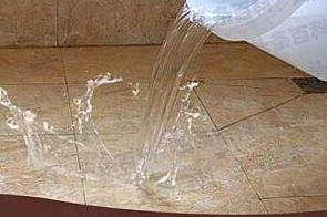 上思漏水维修 免砸砖防水材料该如何施工